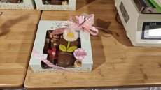 MD248330 Patisseriedoosje met bloemetjeschocolade