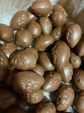 ZH244826 Eitjes 6 cm melkchocolade per 100gr